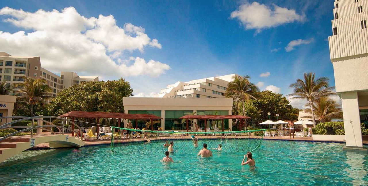 Beachfront Getaway Condo Cancun Bagian luar foto
