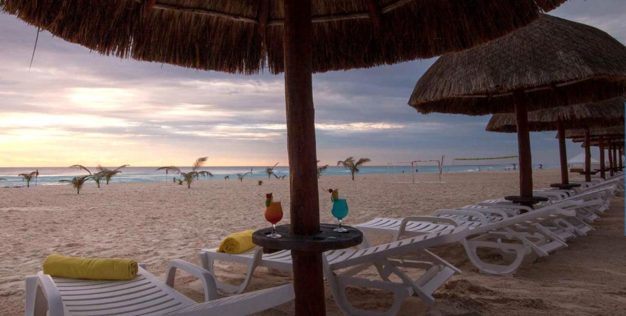 Beachfront Getaway Condo Cancun Bagian luar foto