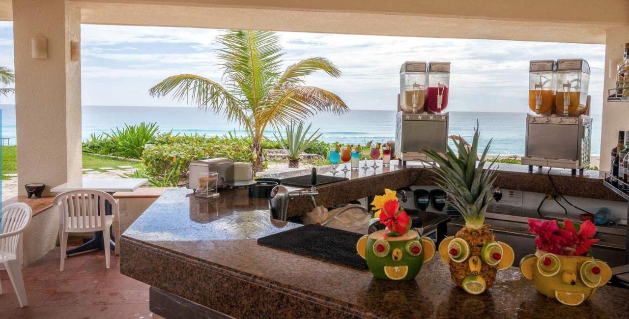 Beachfront Getaway Condo Cancun Bagian luar foto