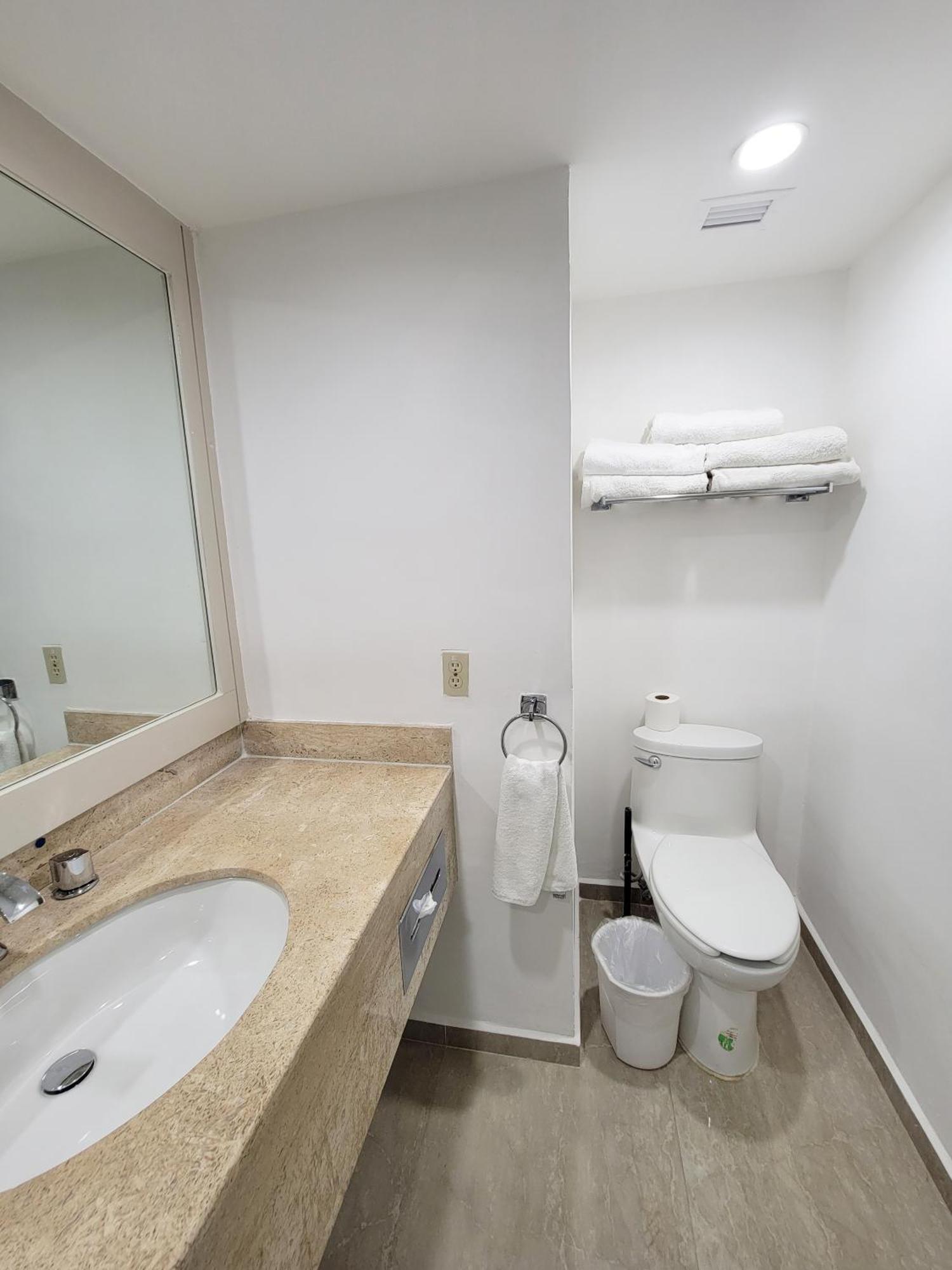 Beachfront Getaway Condo Cancun Bagian luar foto