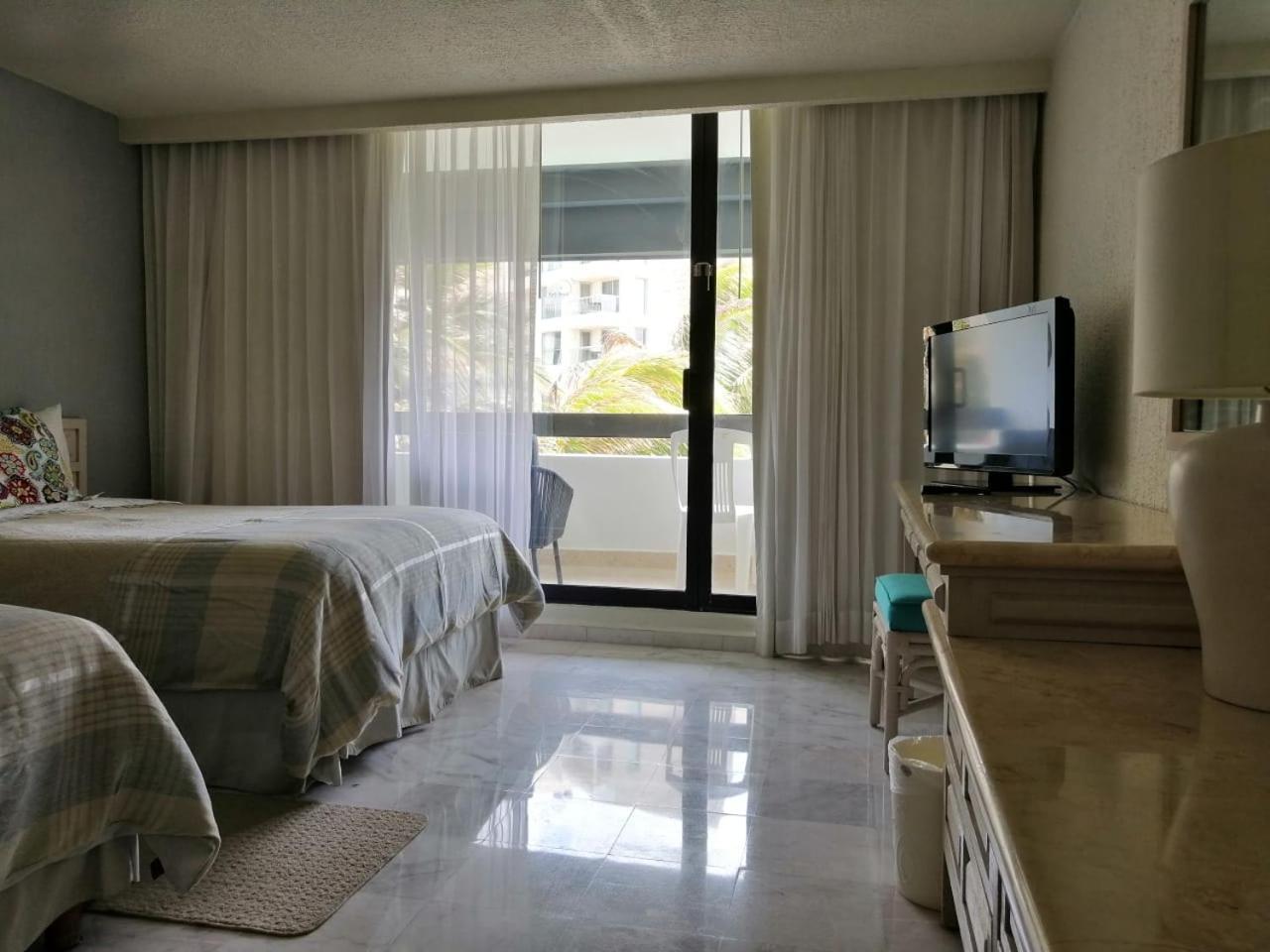 Beachfront Getaway Condo Cancun Ruang foto
