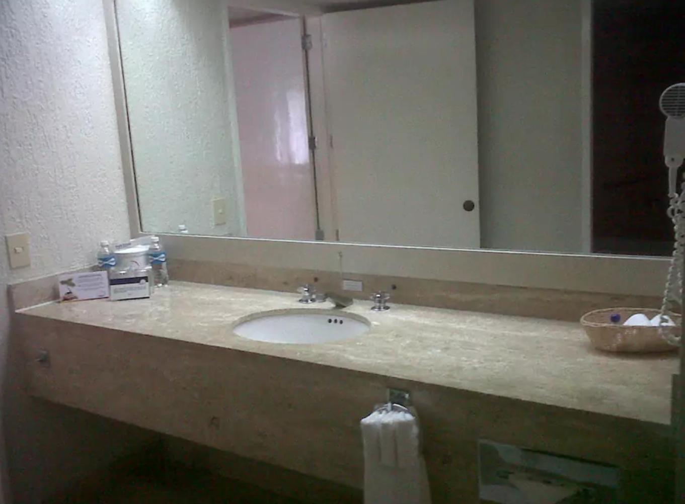 Beachfront Getaway Condo Cancun Ruang foto